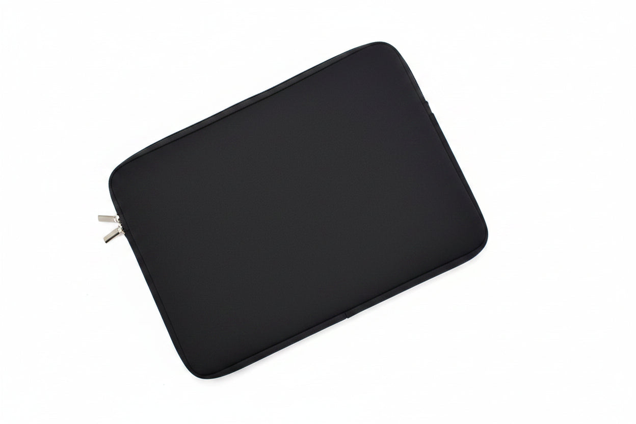Køb et polstret laptop sleeve med blød velvet-foring og stødabsorberende hverdagsbeskyttelse.