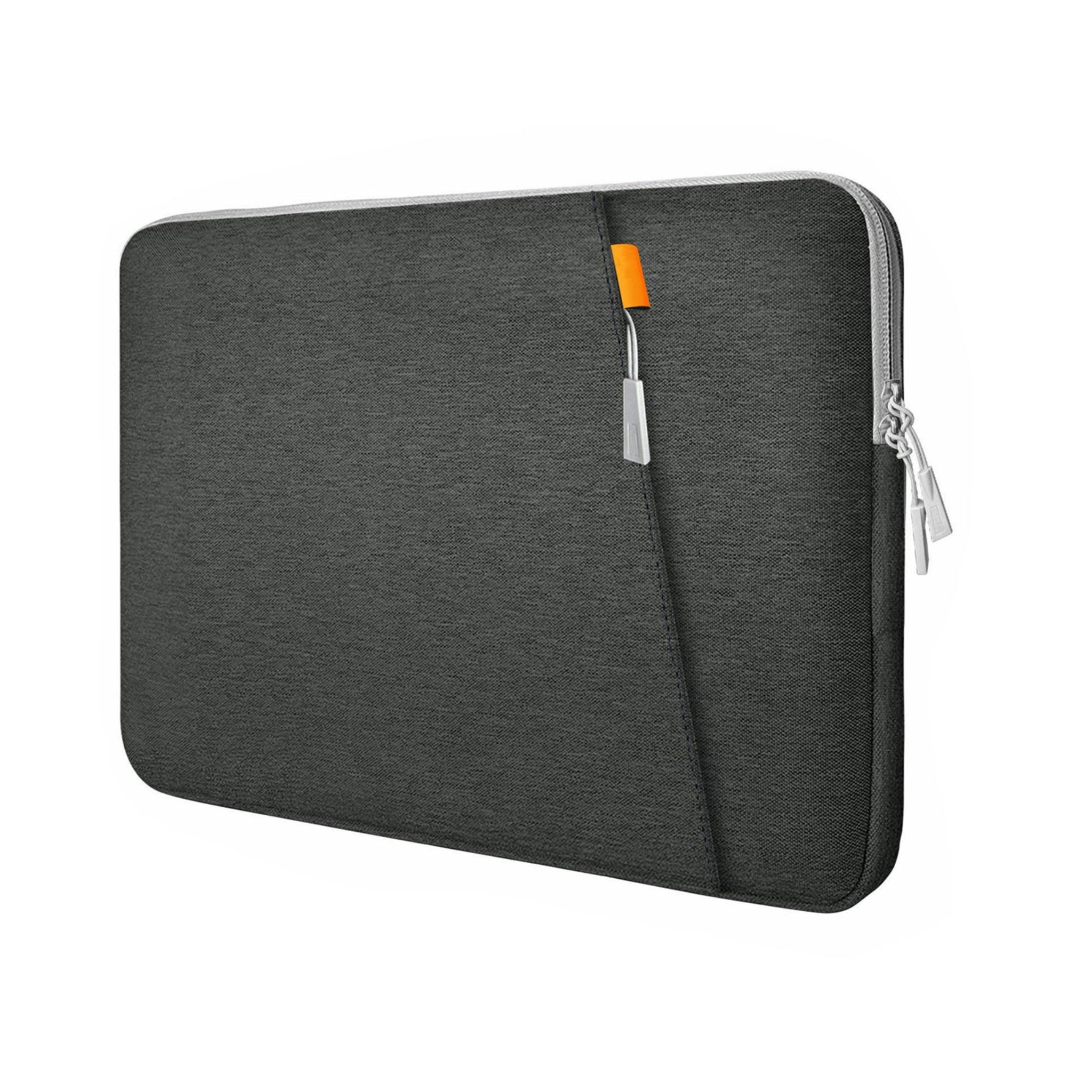 Køb et slankt og vandafvisende laptop sleeve 15 tommer i nylon til beskyttelse og transport af bærbar.