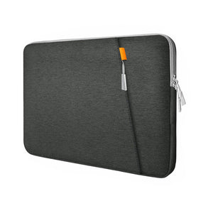 Køb et slankt og vandafvisende laptop sleeve 15 tommer i nylon til beskyttelse og transport af bærbar.